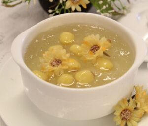 Cách nấu chè hạt sen nha đam ngọt mát hấp dẫn cho cả nhà