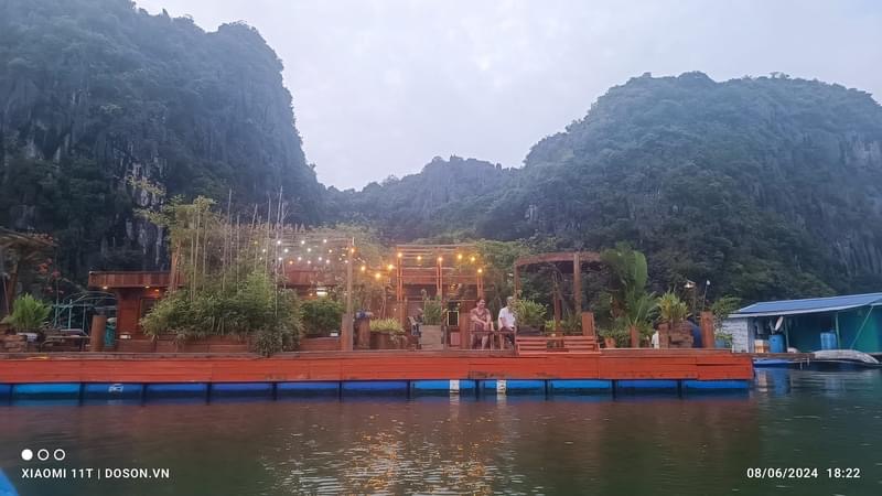 Lan Hạ Floating Homestay